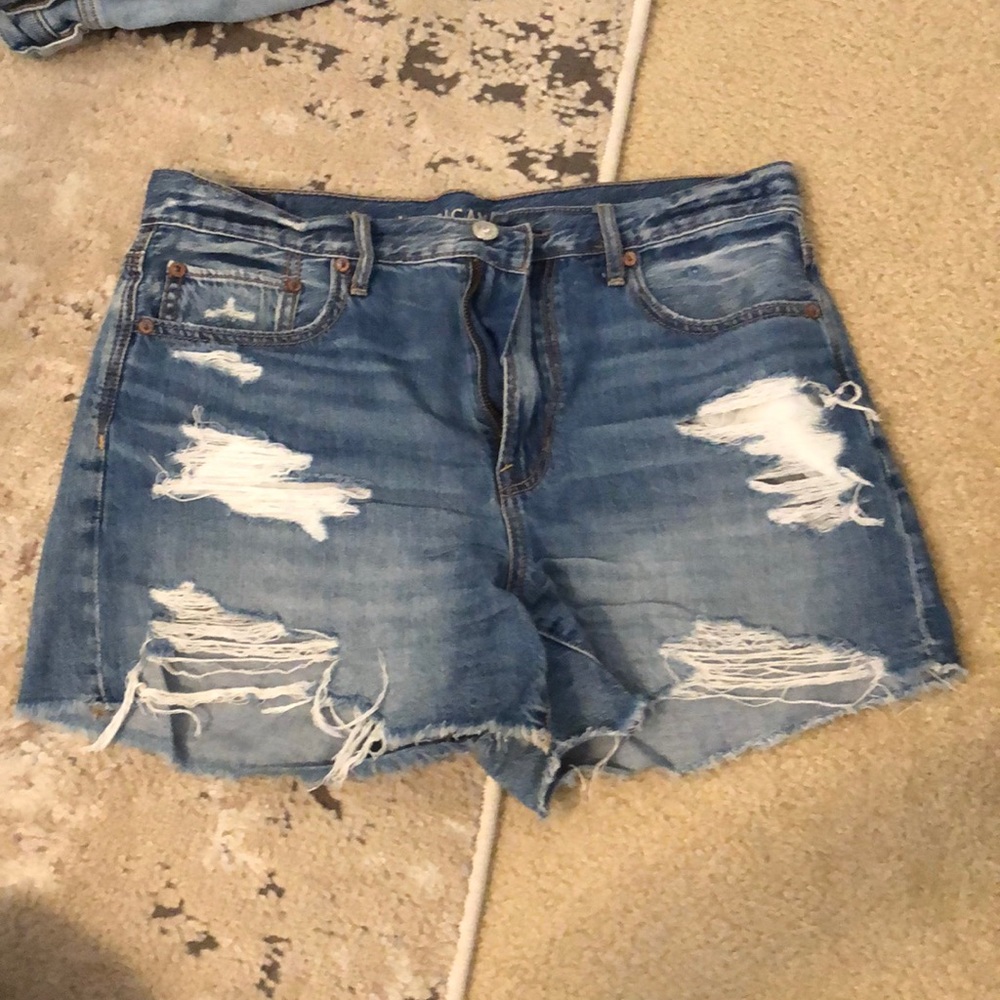 American Eagle 90s Boyfriend Shorts